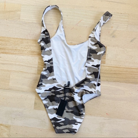 NEW Kendall & Kylie 1 piece swim - Picture 3 of 4